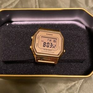 Casio Women's Digital Vintage Watch